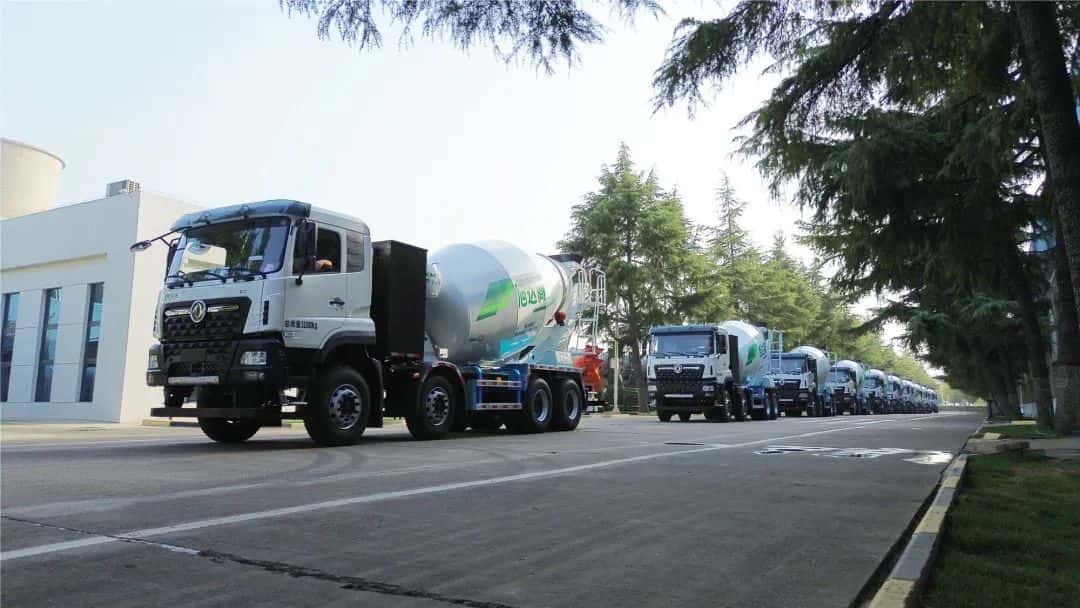 馭風(fēng)而行，中集車(chē)輛15臺(tái)新能源攪拌車(chē)駛?cè)牒?，繪就荊楚生態(tài)長(zhǎng)卷